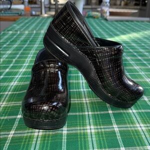 Dansko Black Patent Crosshatch Clogs for Women